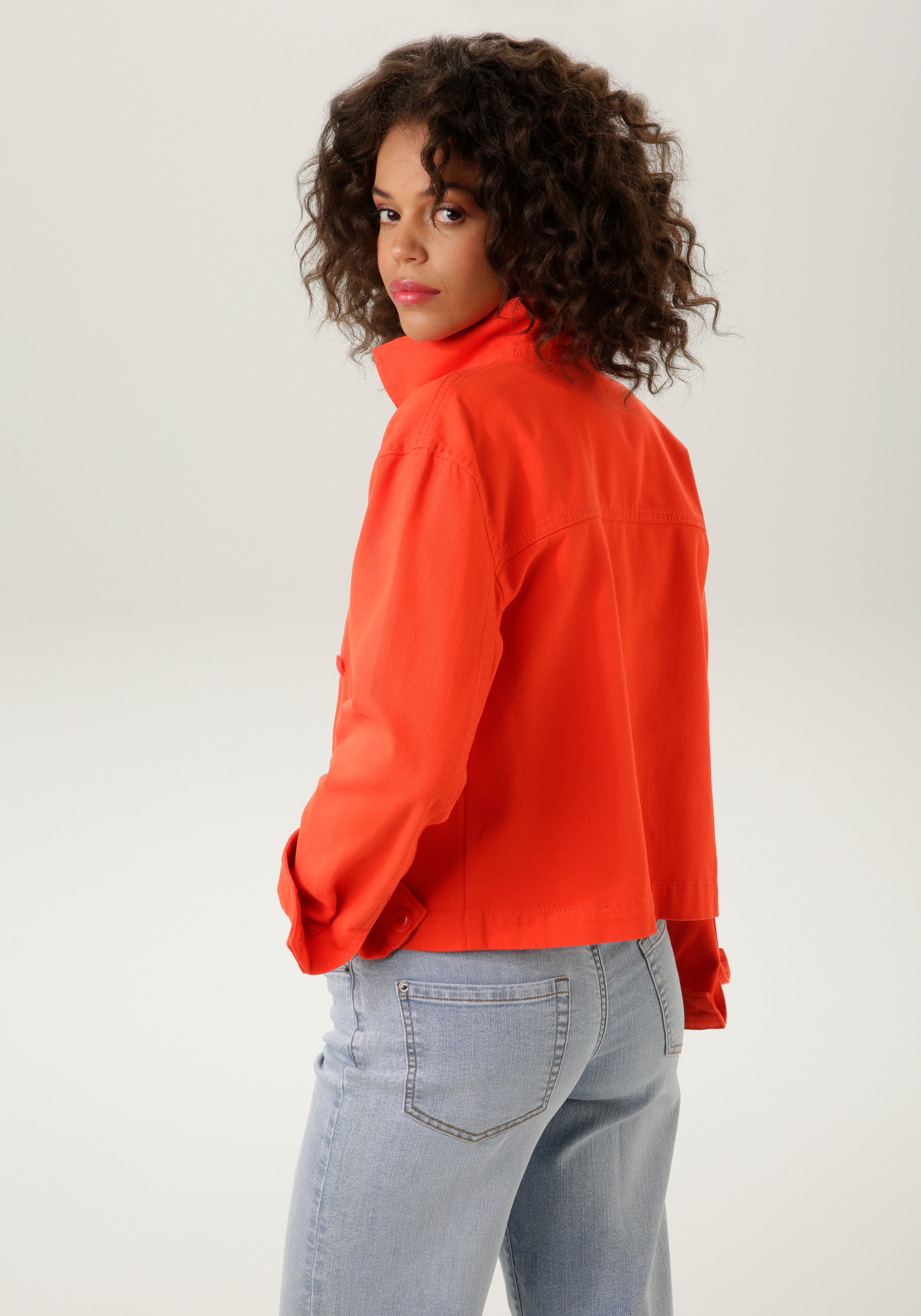 Aniston CASUAL Jeansjacke mit tonigen Knöpfen zu schliessen