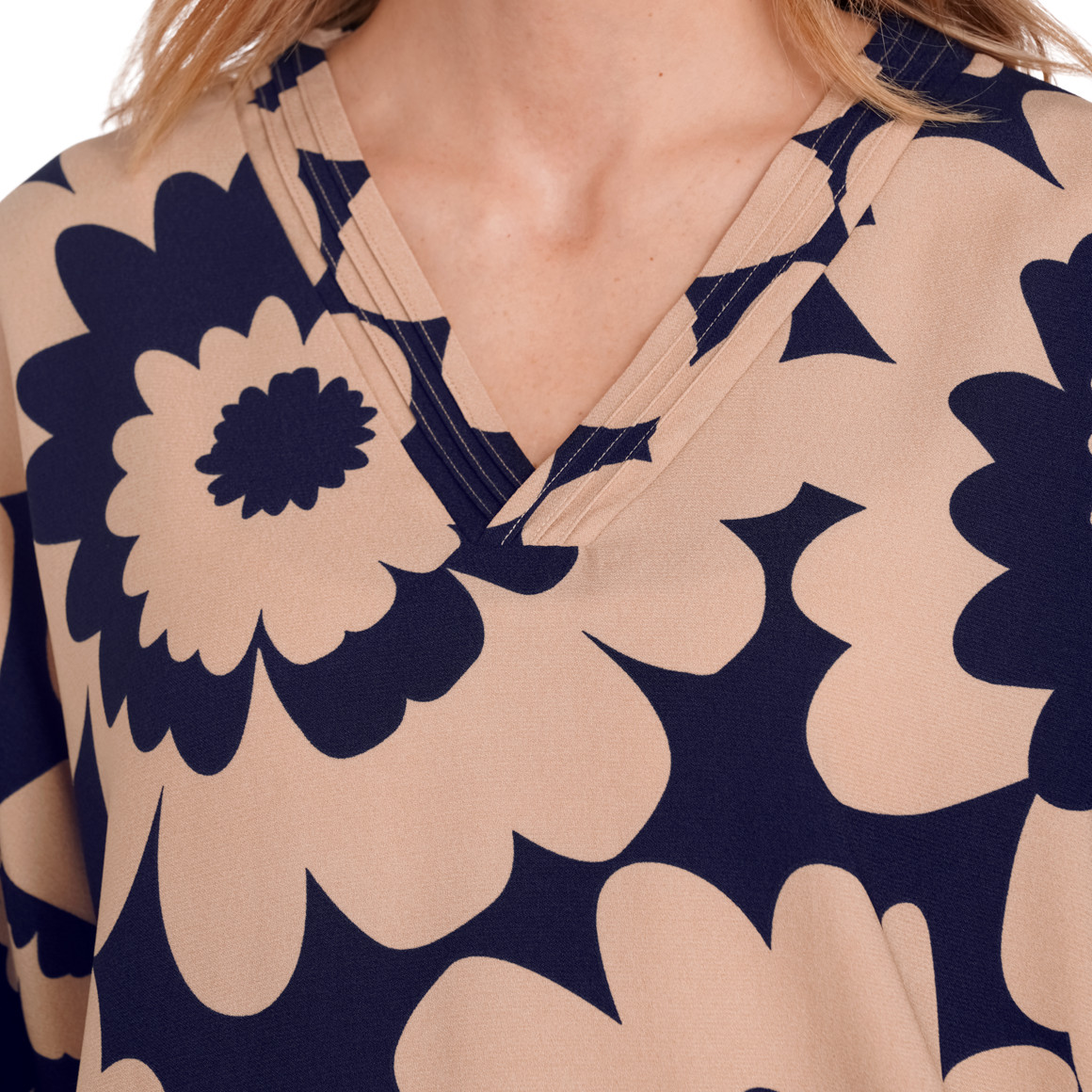 Gina Benotti Damen Bluse mit elastischem Saum beige / dunkelblau