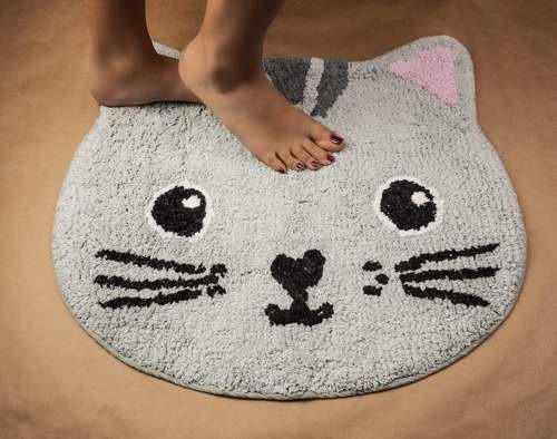 Tapete em formato de gato. Sou muito fofo, cor cinza.