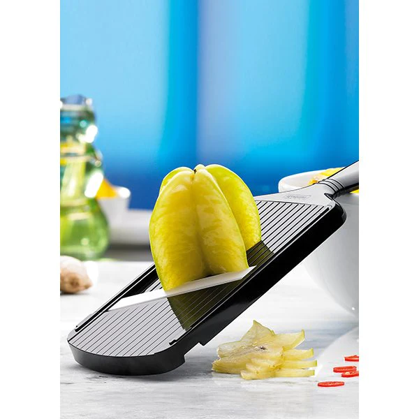 Mandoline réglable avec protège doigts noir Kyocera