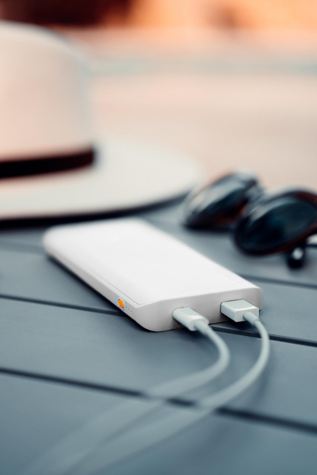 Xtorm - 15W FastCharge Go2 Powerbank 10.000 - Ash White