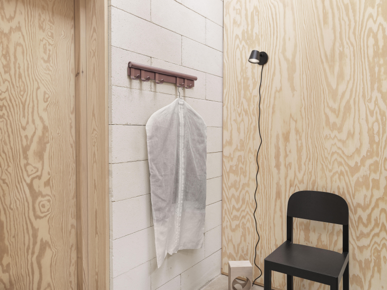 Muuto Coil wandkapstok 60cm plum