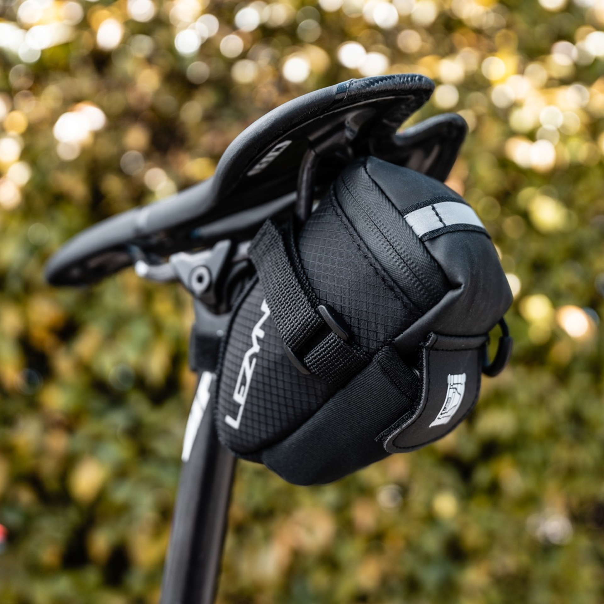 Lezyne M-Caddy Zadeltas Zwart/Zwart