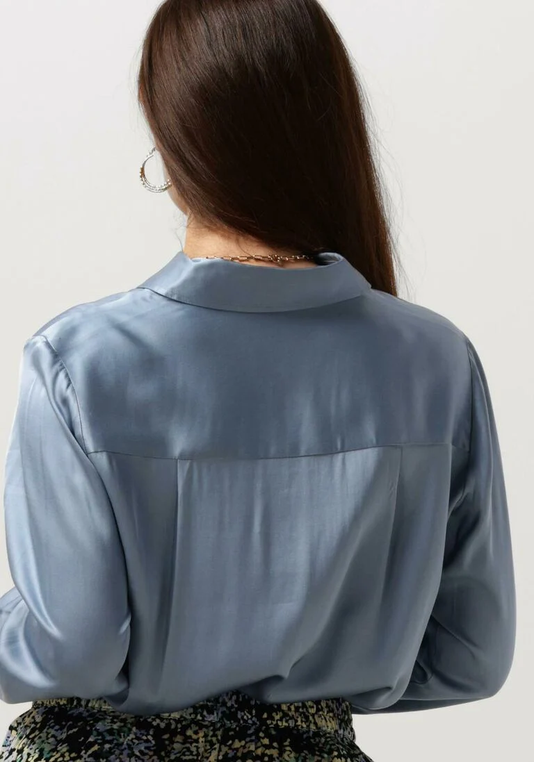 SECOND FEMALE lichtblauwe second female blouse galla classic shirt