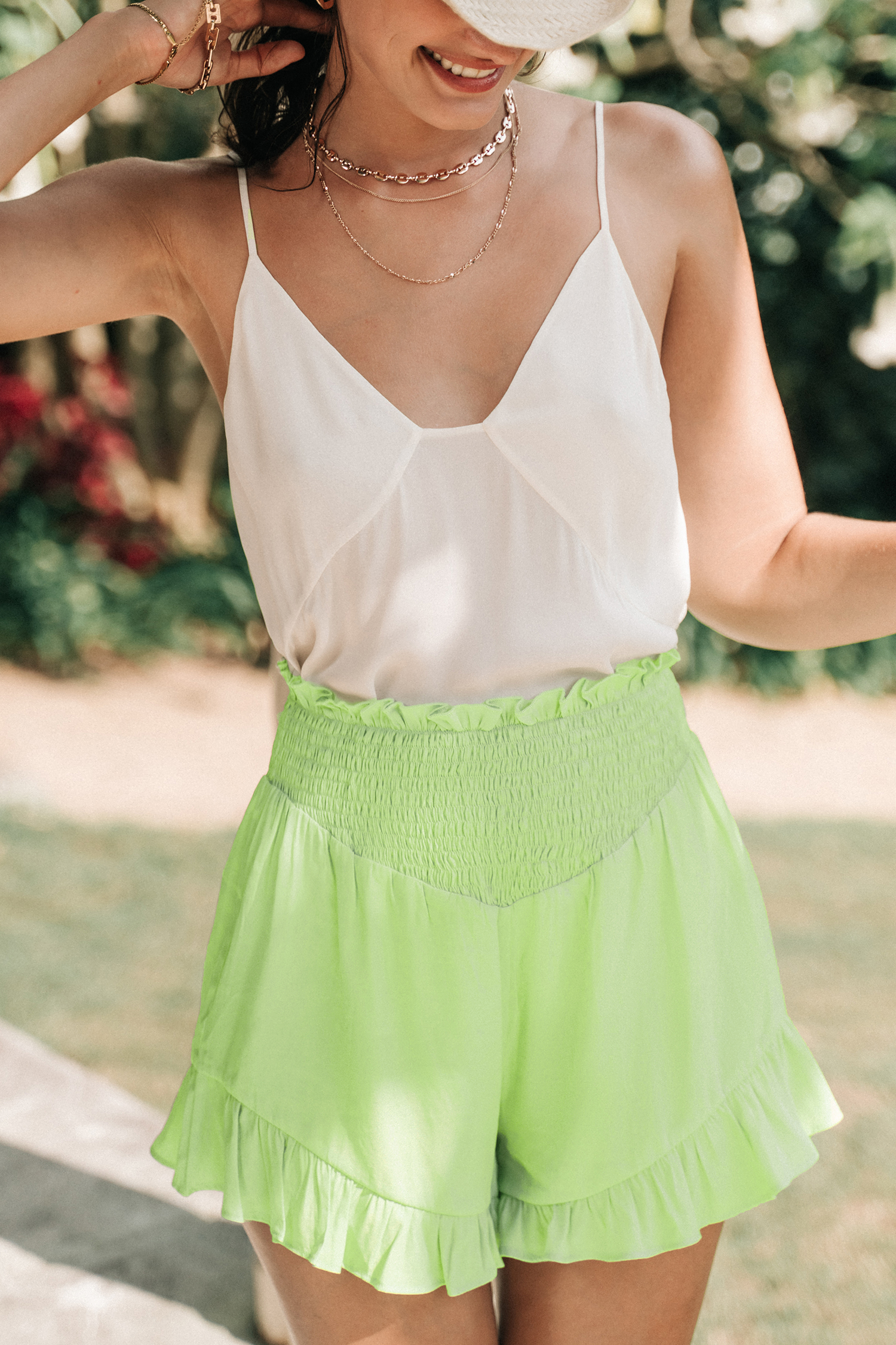 Short avec taille à smocks et jambe évasée à volants vert