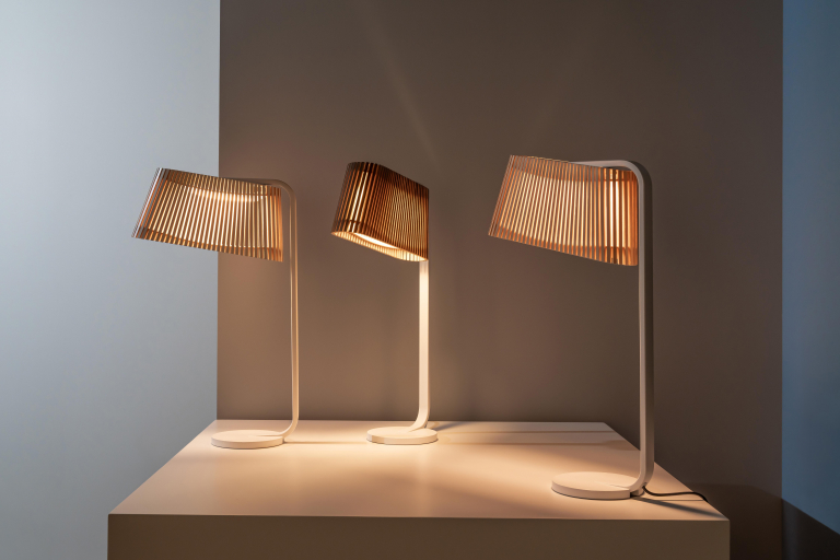 Secto Design Owalo 7020 tafellamp LED walnoot