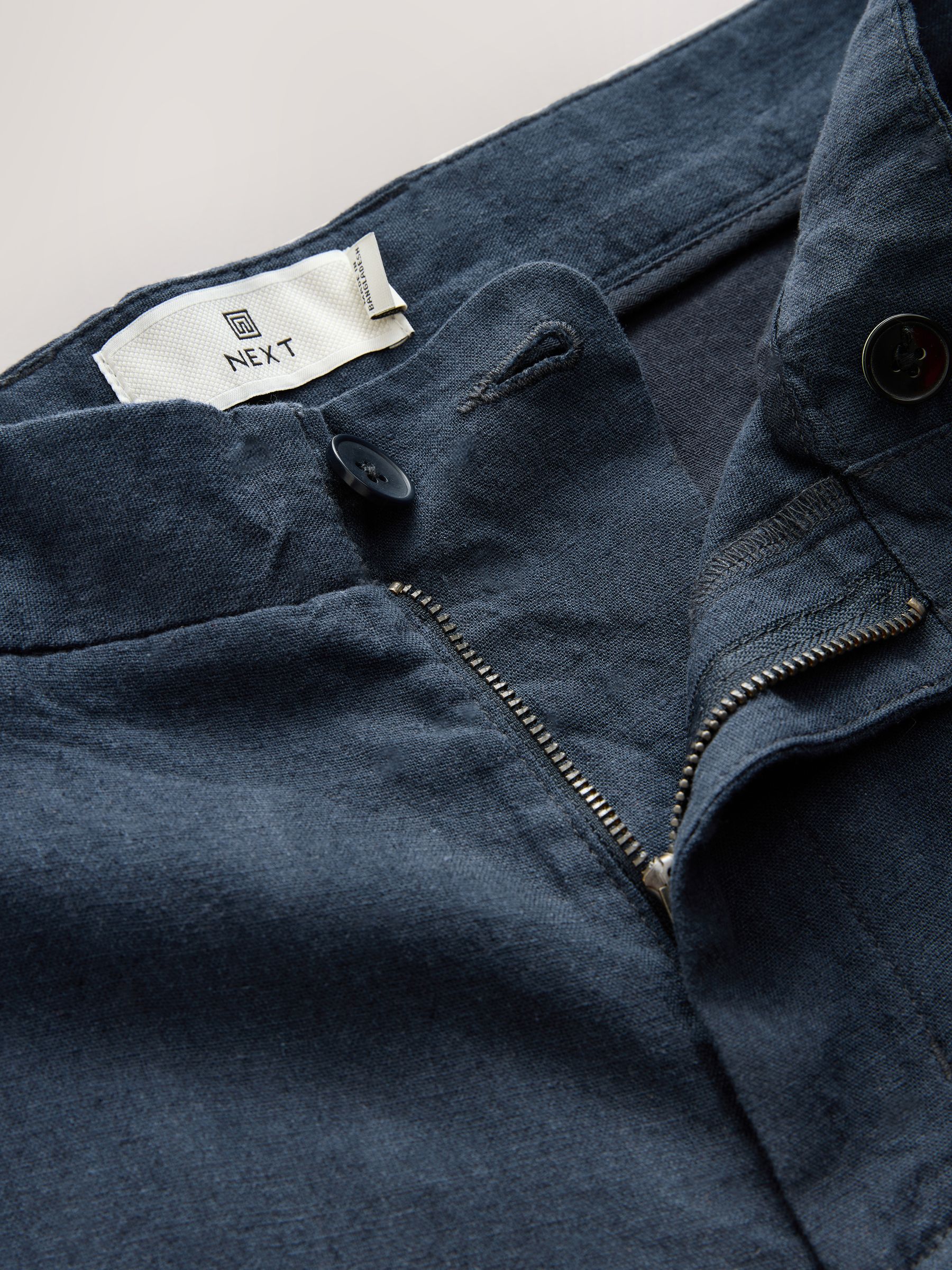 Marineblauw - Chinoshort van linnen-katoen met riem inbegrepen