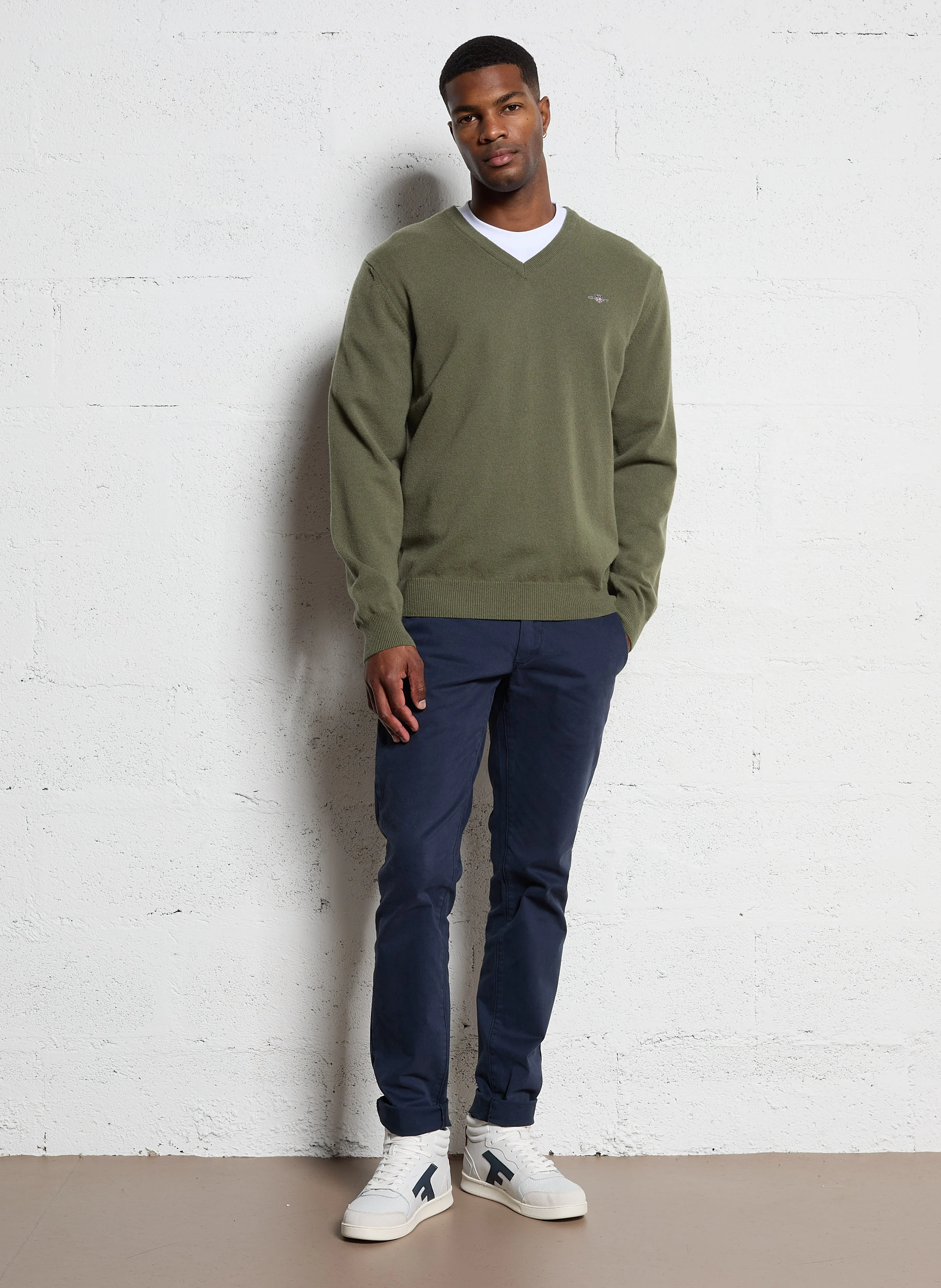 Pull droit col V brodé en laine | Vert