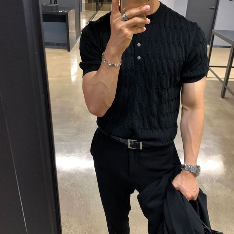 GRAYCIOUS - Effen Henley gebreide top met korte mouwen en smokwerk