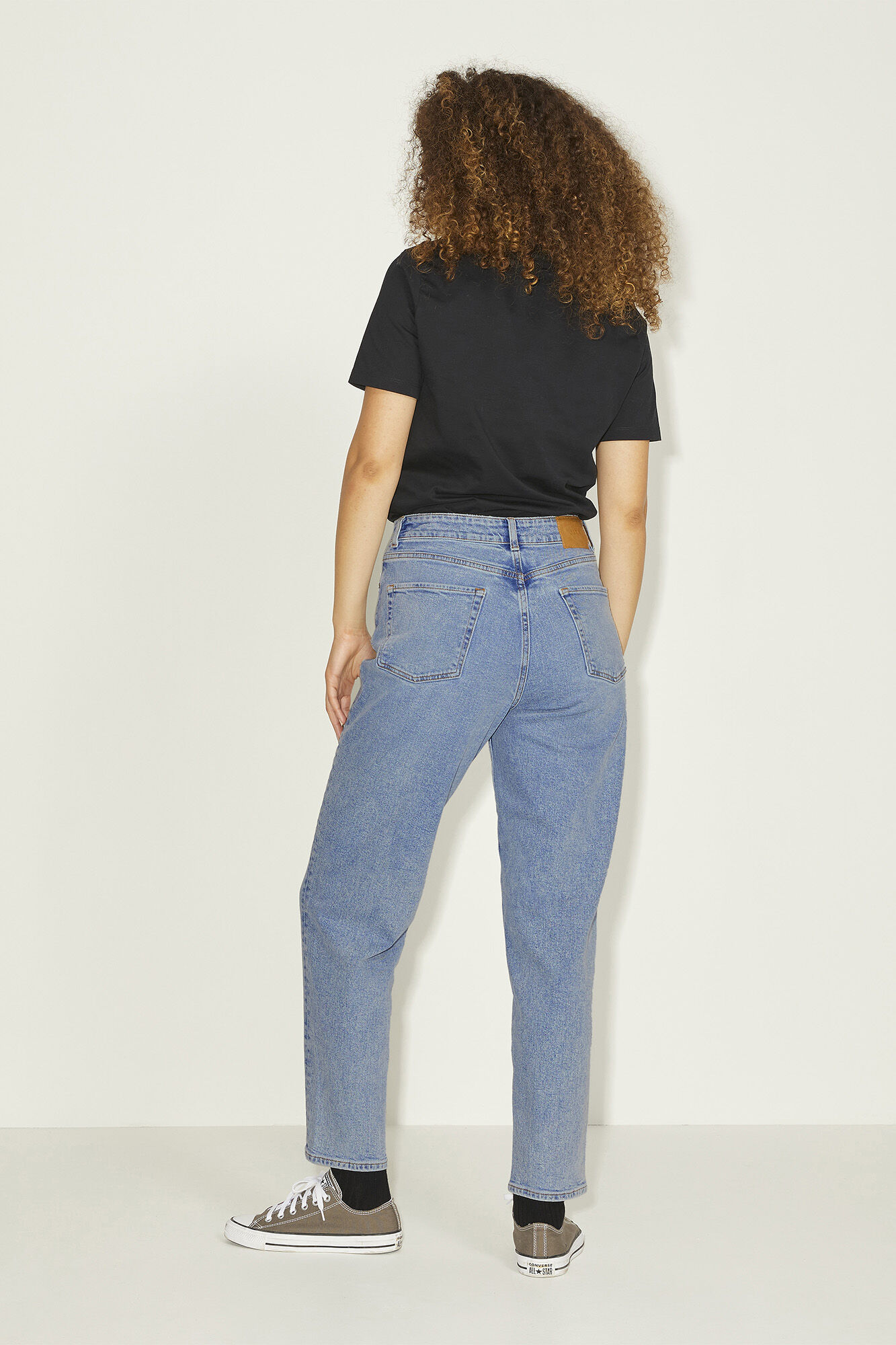 calça jeans estilo Mom