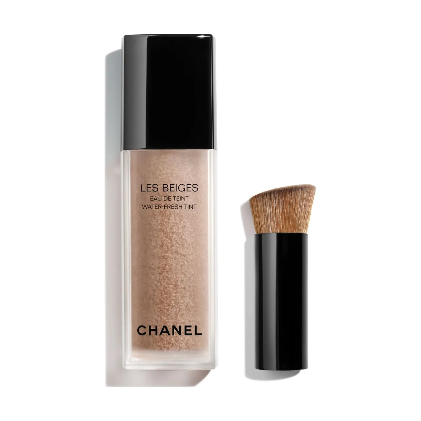 CHANEL LES BEIGES EAU DE TEINT Eau de teint fraîche aux microbulles de pigments. Effet peau nue. BellLight