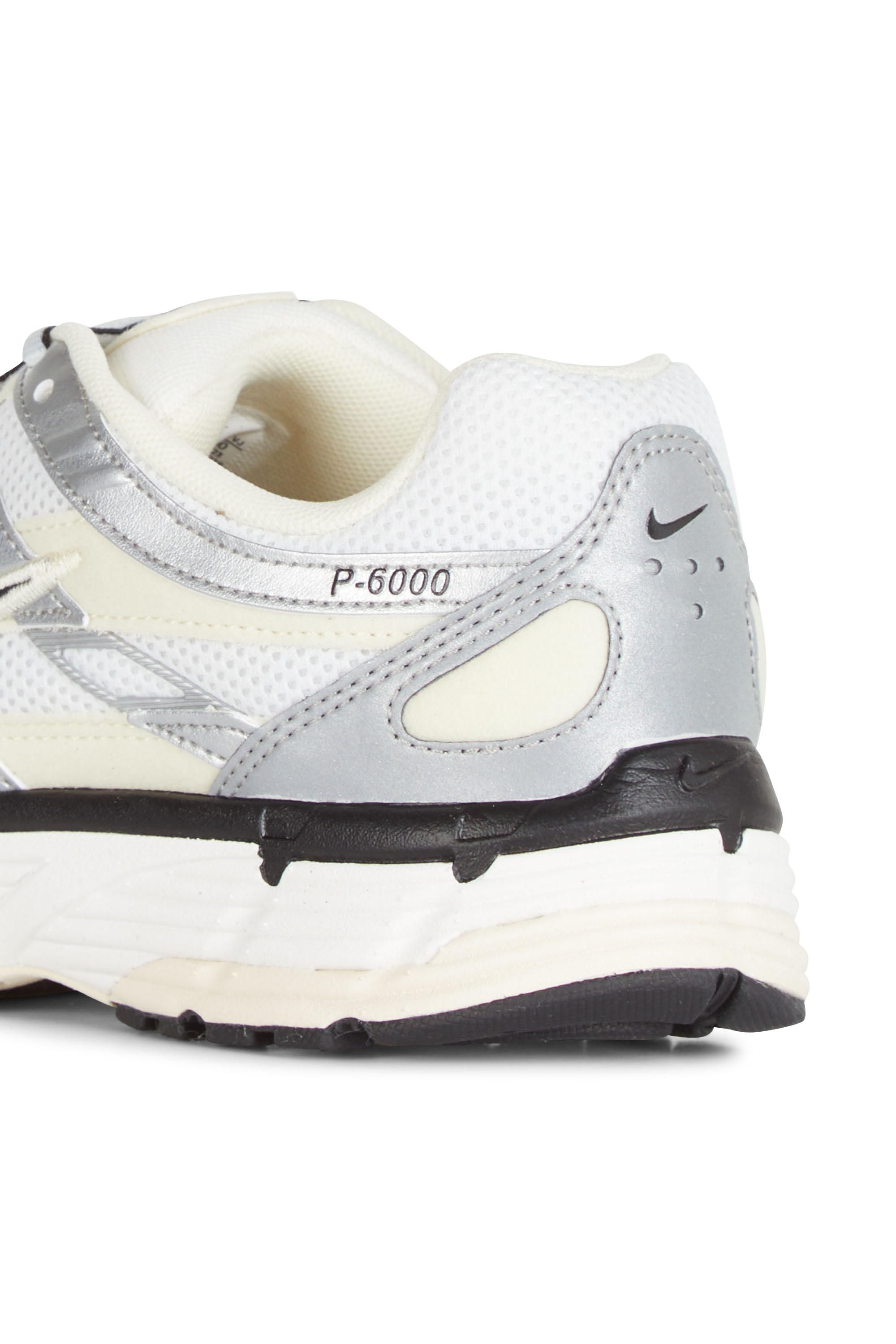 NIKE Baskets basses P6000 100 Beige