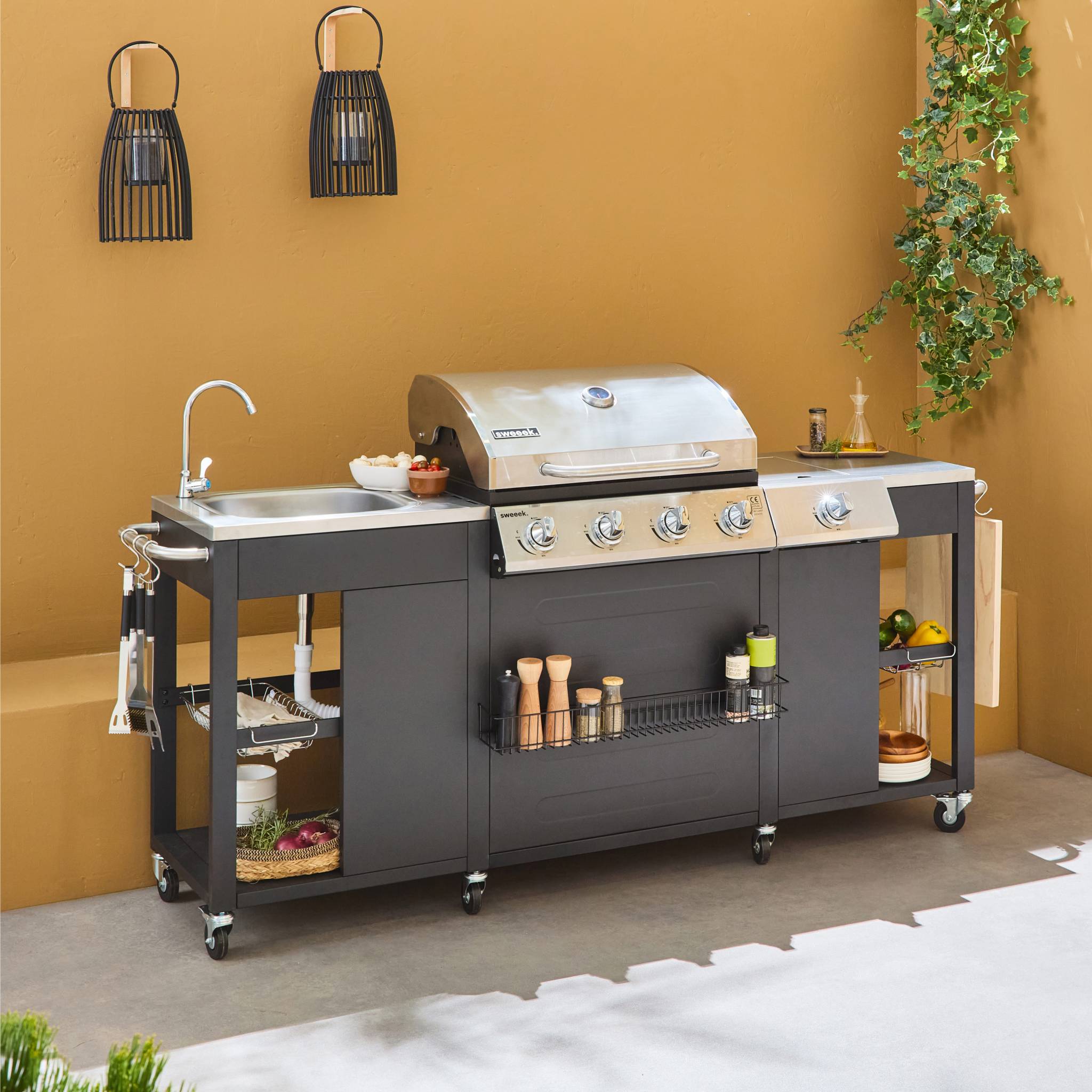 sweeek - Gasbarbecue met 4 branders + 1 zijbrander met accessoires en