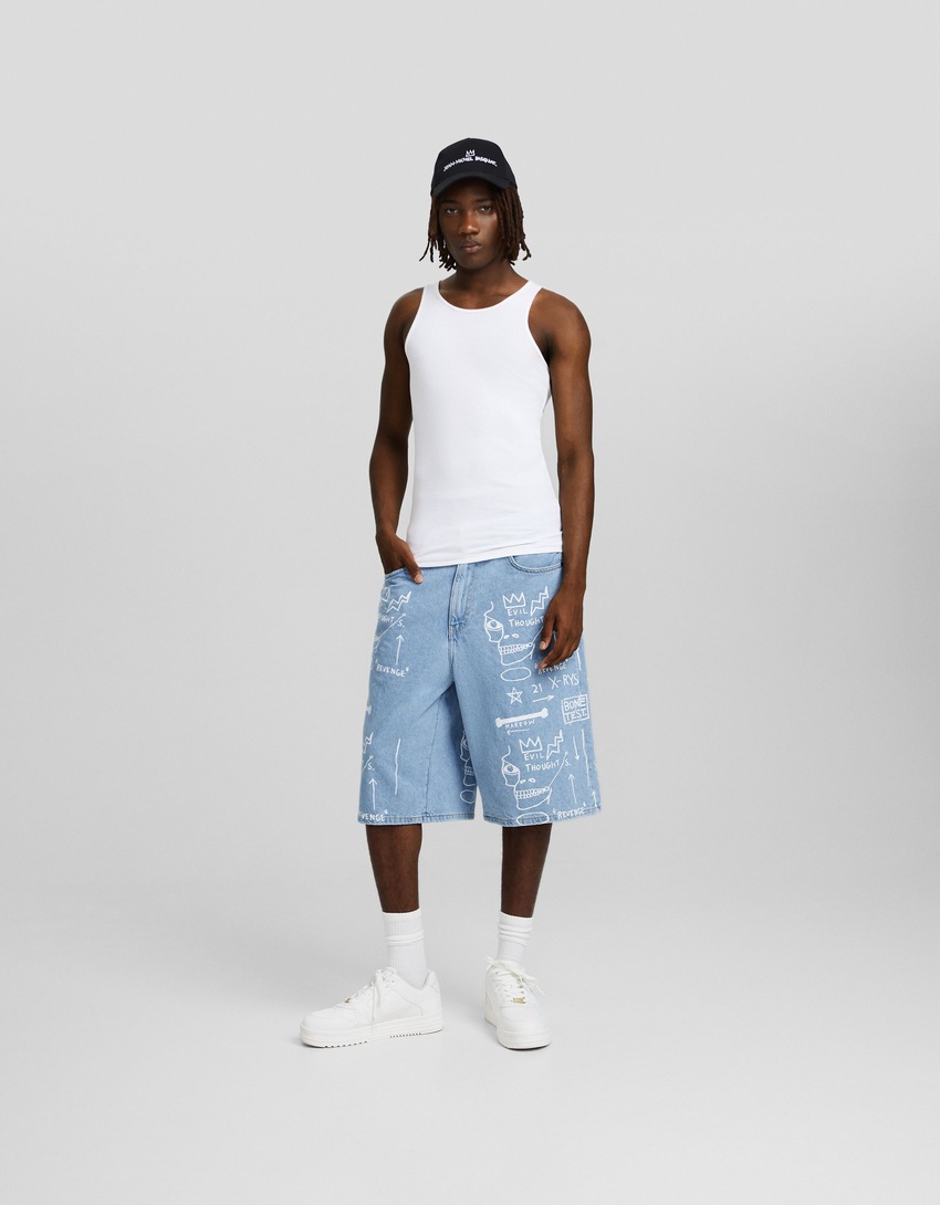 Bermuda jeans com estampa Jean-Michel Basquiat