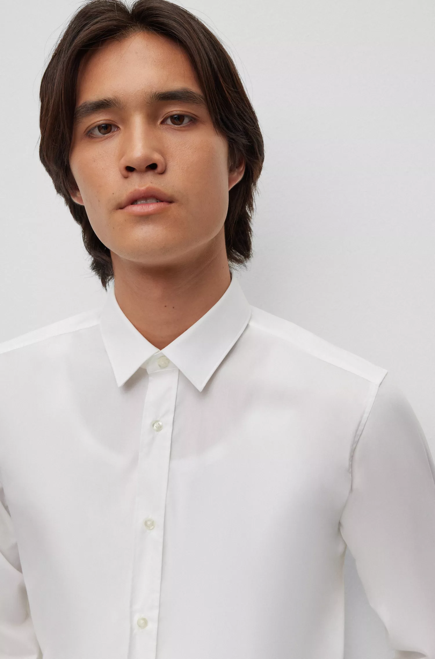 Camisa HUGO vermelha, extra slim fit, em popeline de algodão elástico.