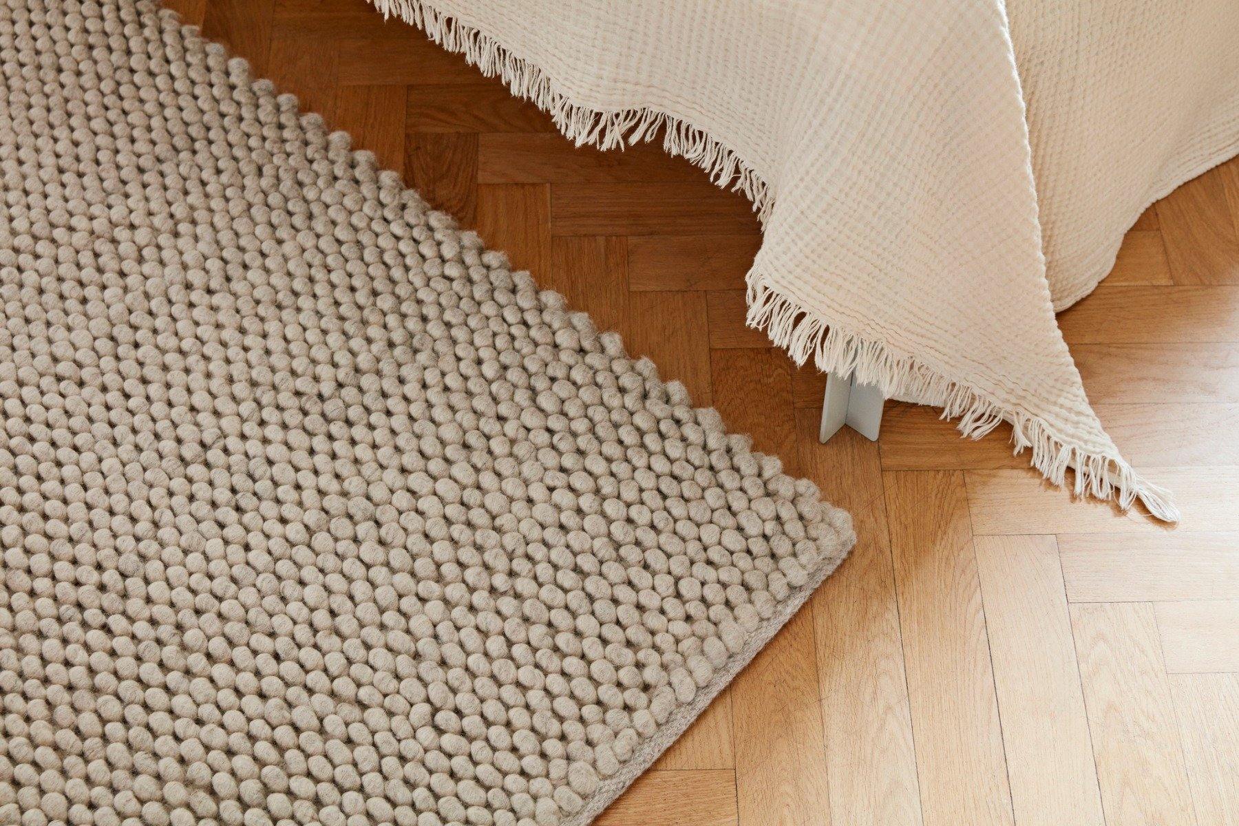 HAY  Peas gulvtæppe, Soft grey - 140x200 cm.