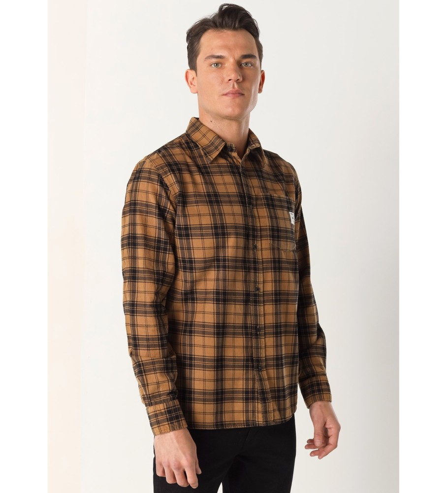 Camisa Lois de micro veludo cotelê de manga comprida com estampa xadrez marrom.