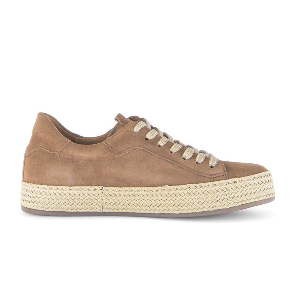 Lage sneaker bruin