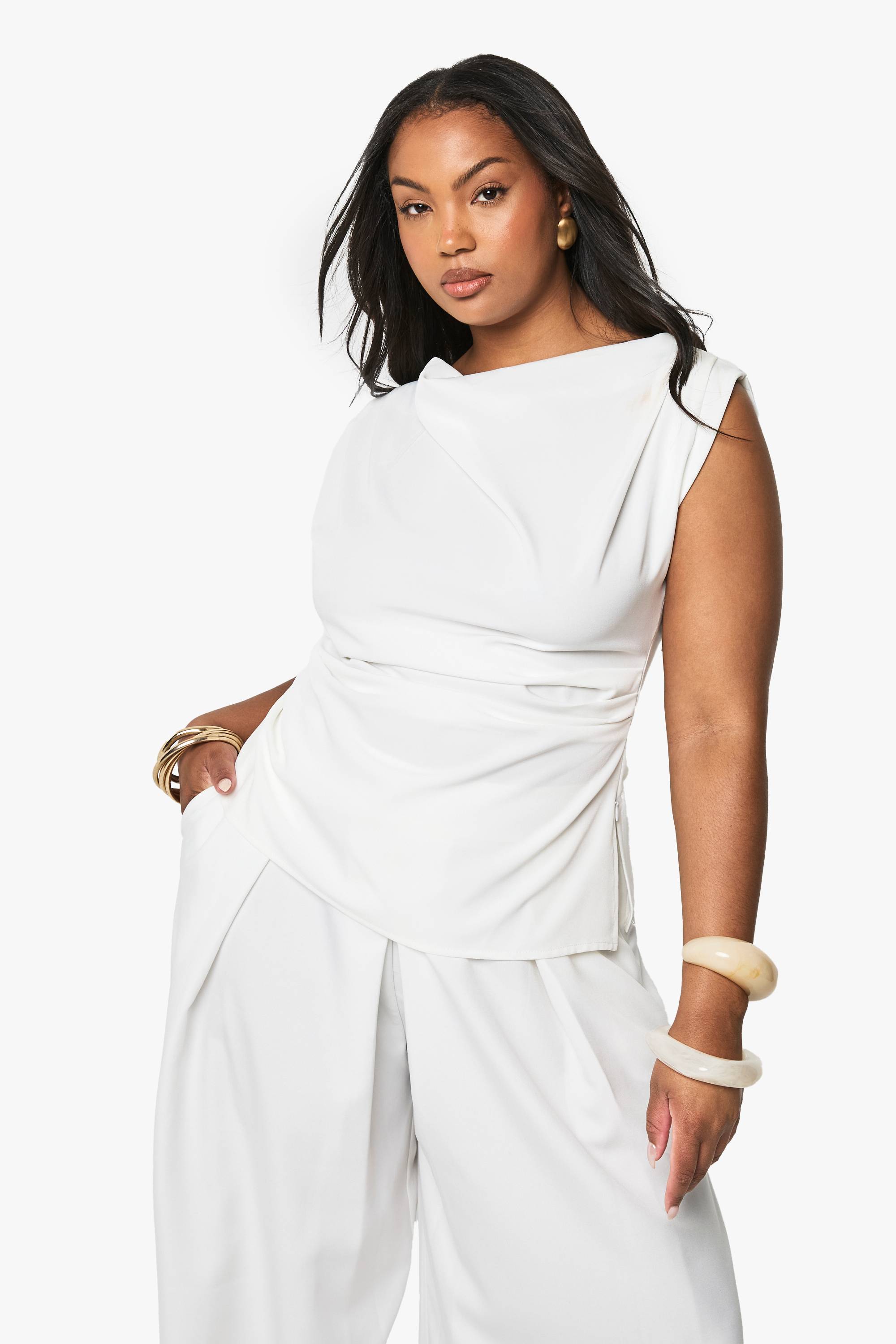 boohoo PLUS TOP ASYMETRIQUE EN TAILLE PLUS À L'AVANT À ENCOLURE CACHE-COU