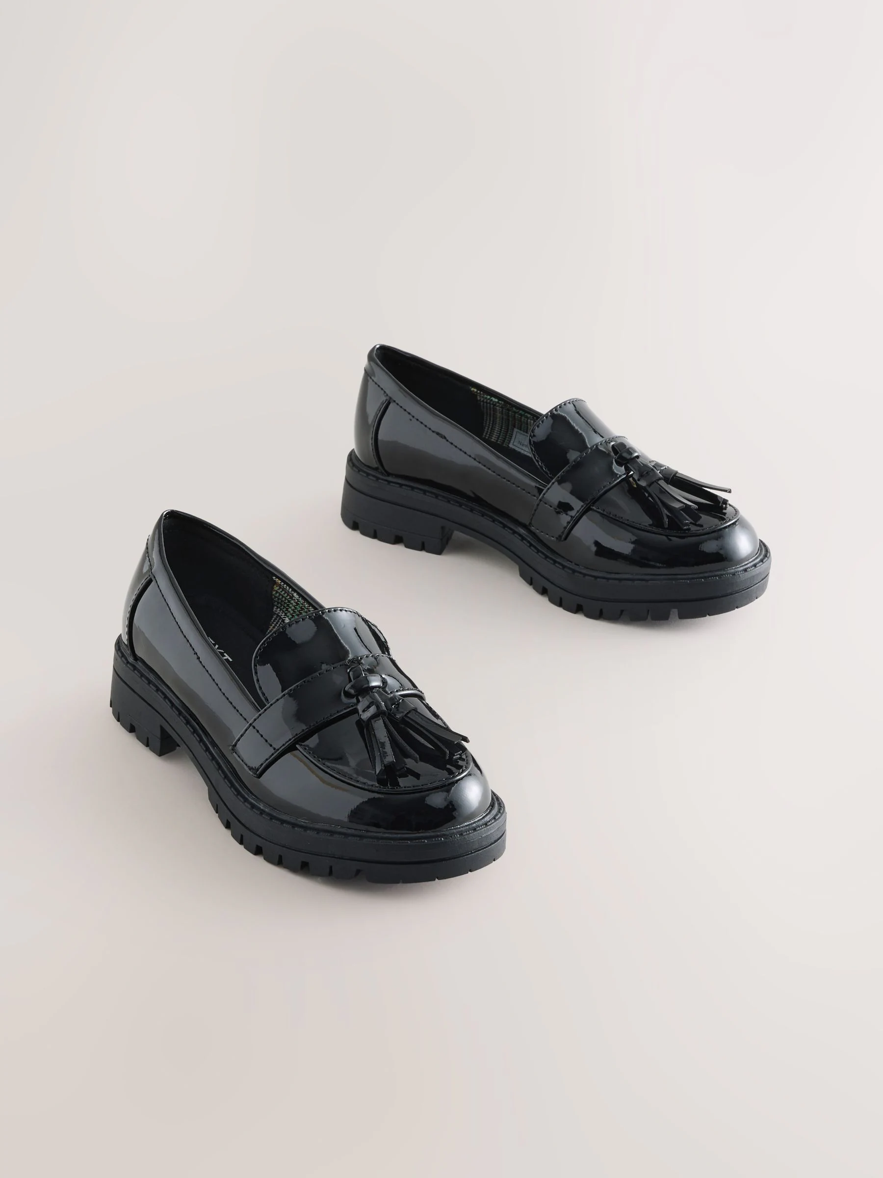 Zwart lak - Schoolloafers met dikke zool en kwastjes