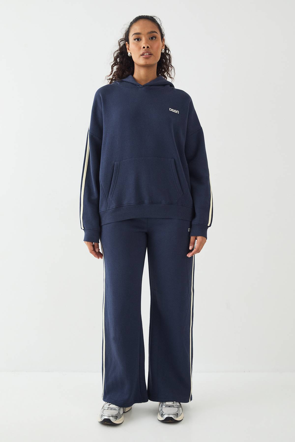 Jogging DSGN Studio Coupe Droite à Bandes Latérales