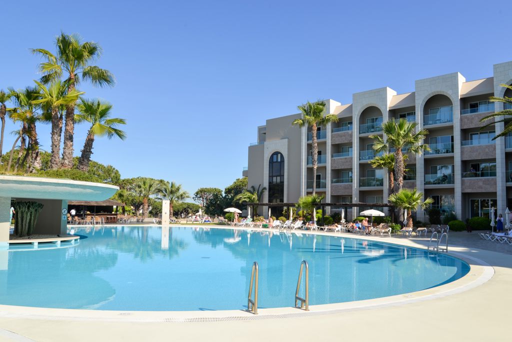 Falesia Hotel Logies en ontbijt - Hotel