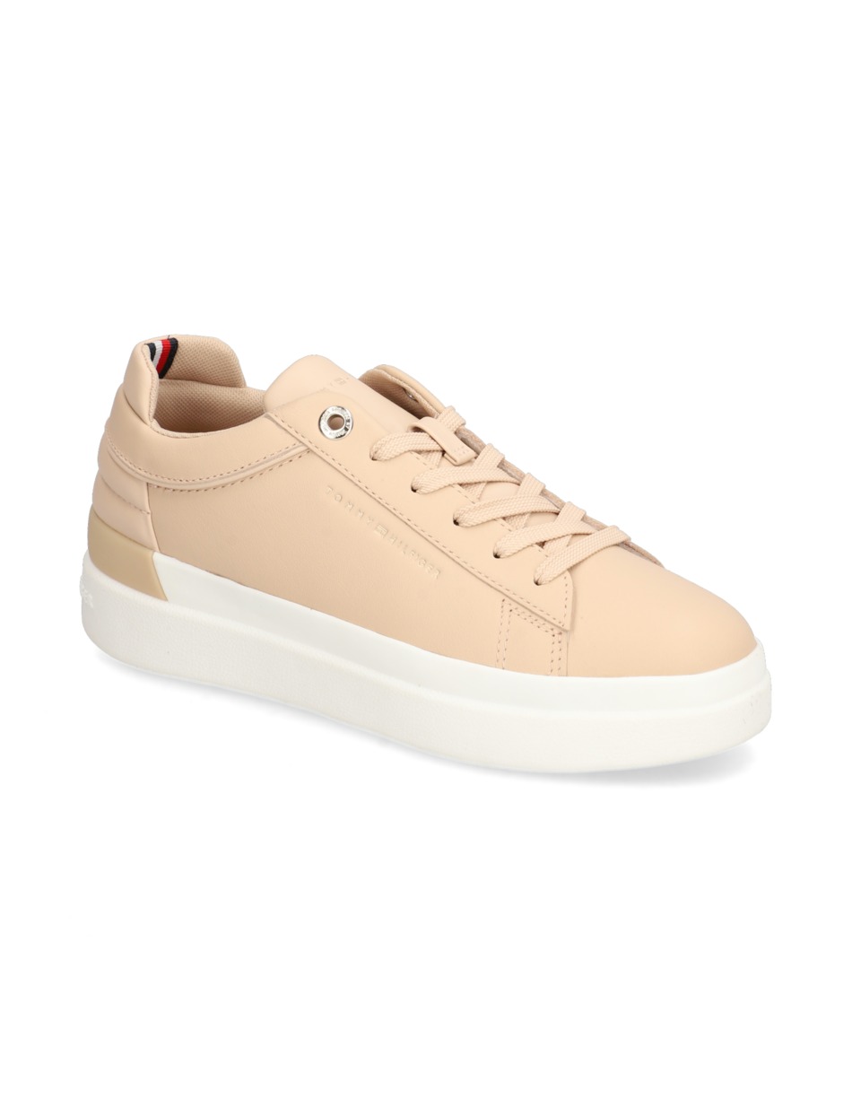 FEMININE ELEVATED SNEAKER