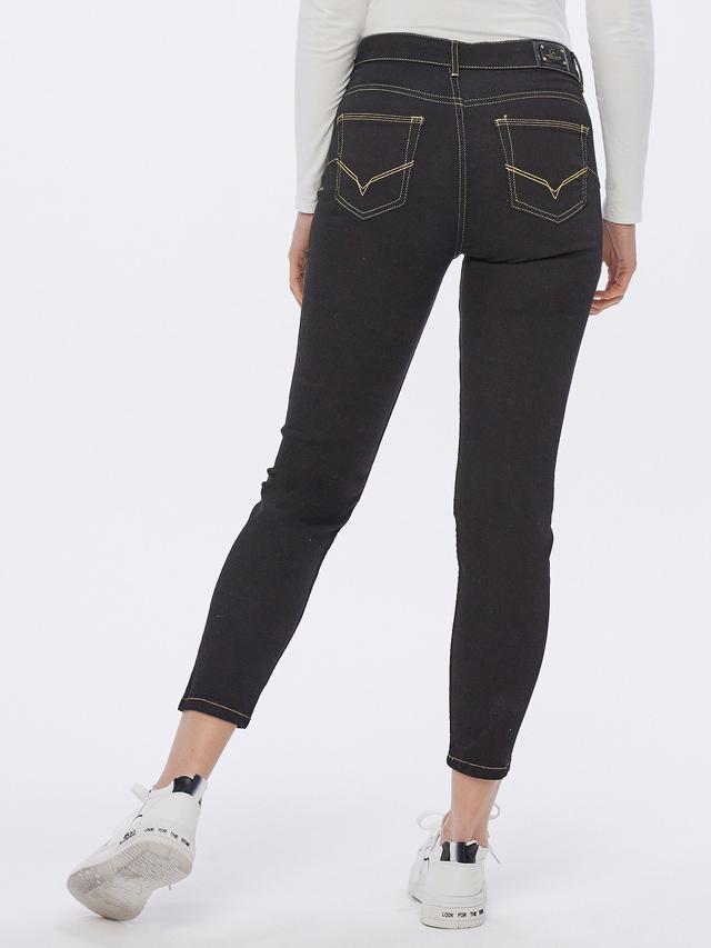 Deep Black Jeans mit Goldsteppnaht
