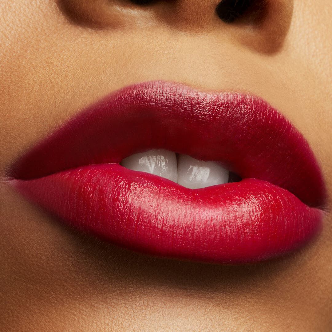MAC  LOVE ME LIPSTICK