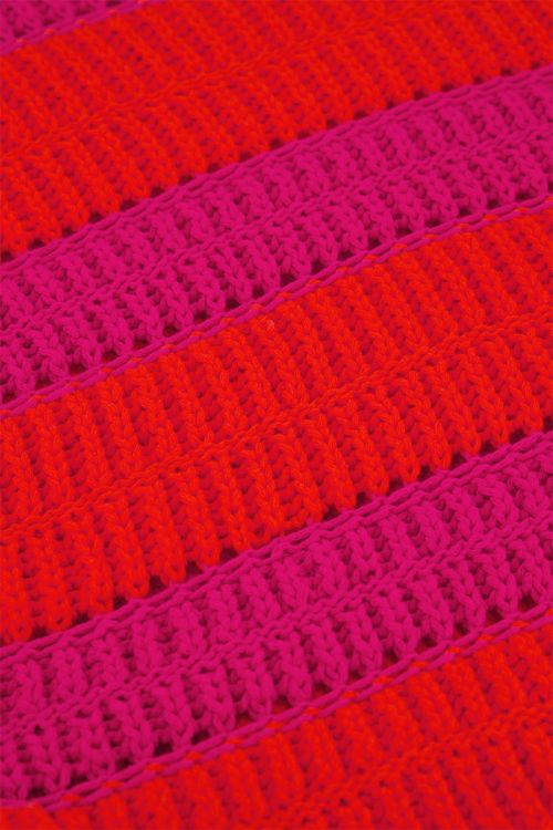 Roze met oranje open gestreepte trui
