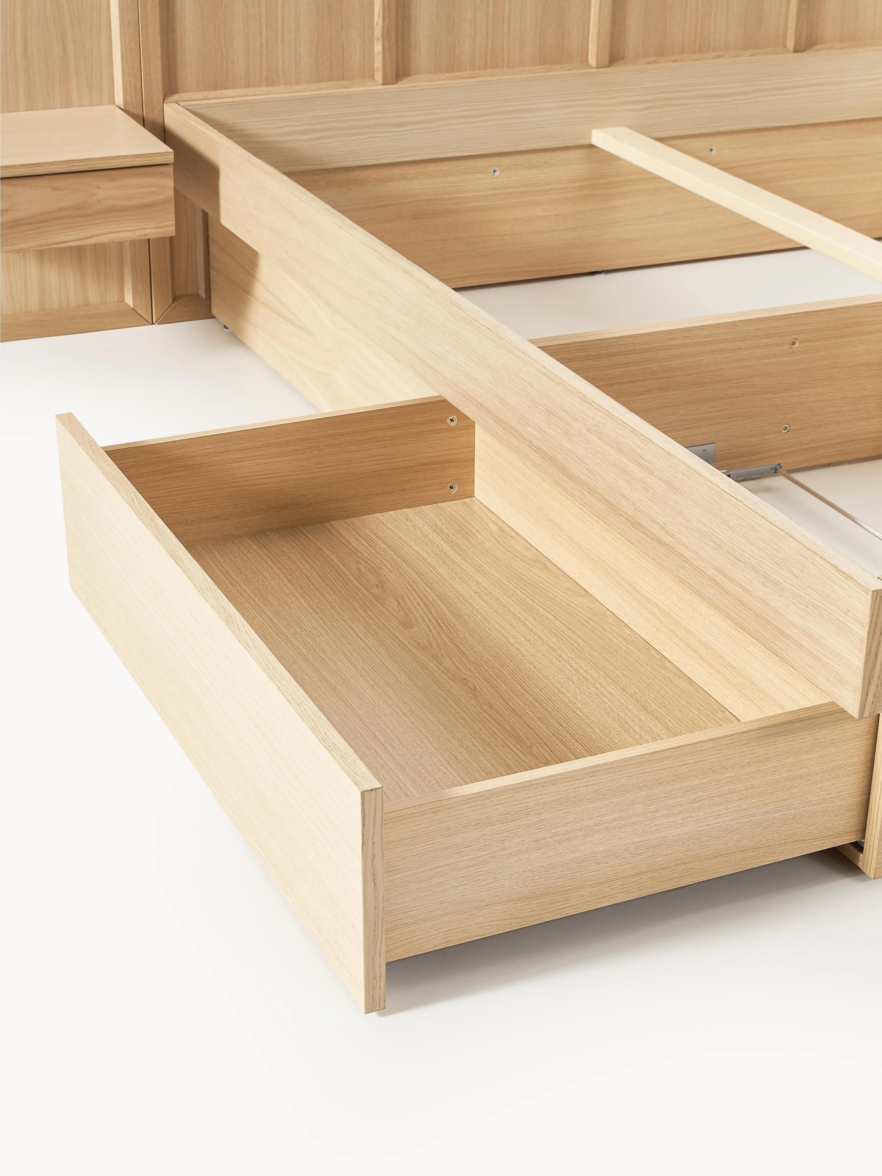 Houten bed Nanto met lades en hoofdeinde