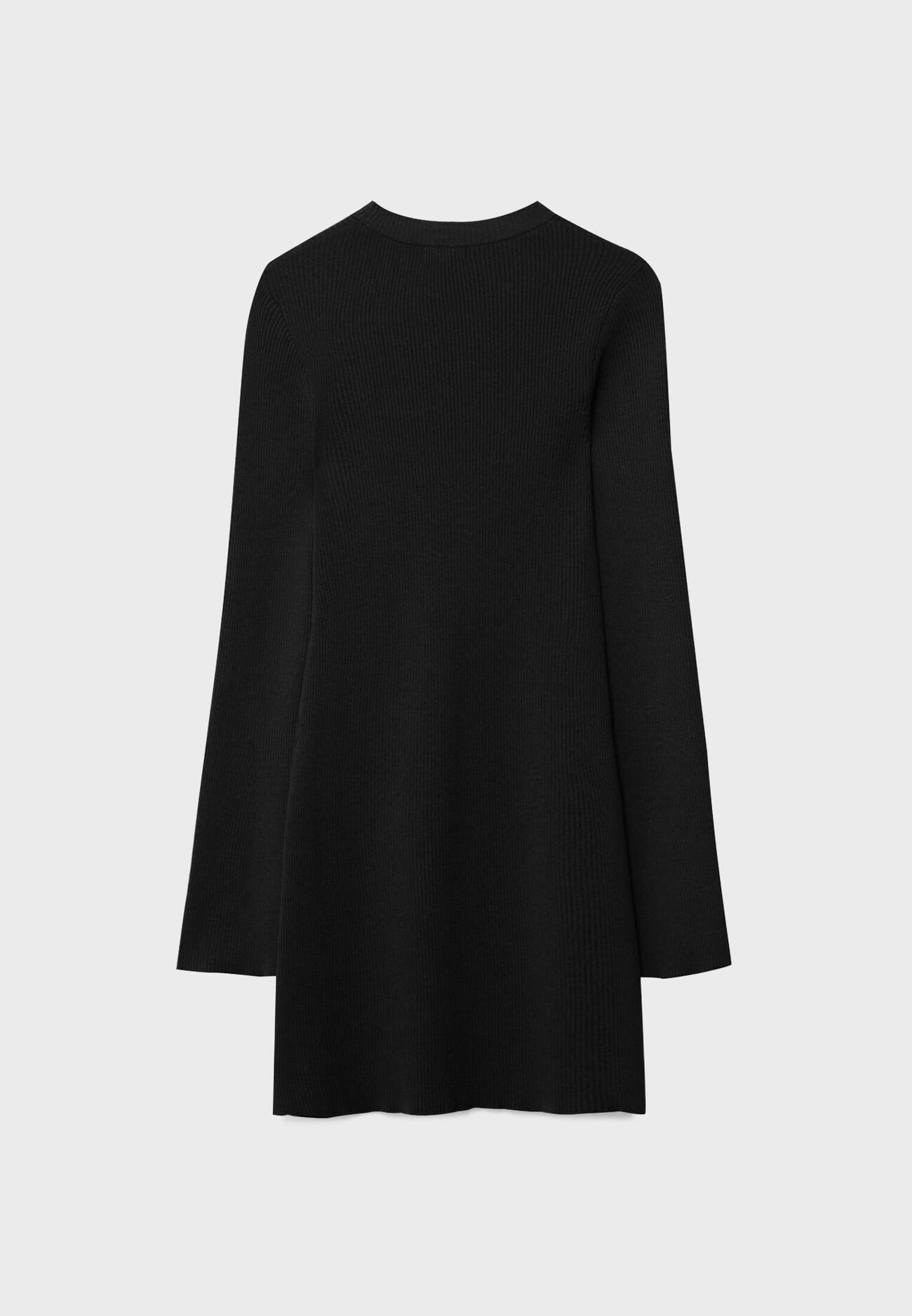 Vestido curto com mangas em formato de sino