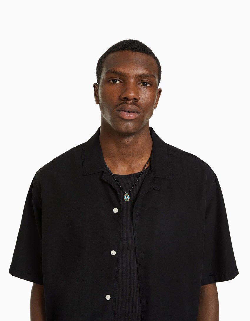 Camisa de manga curta com modelagem relaxada