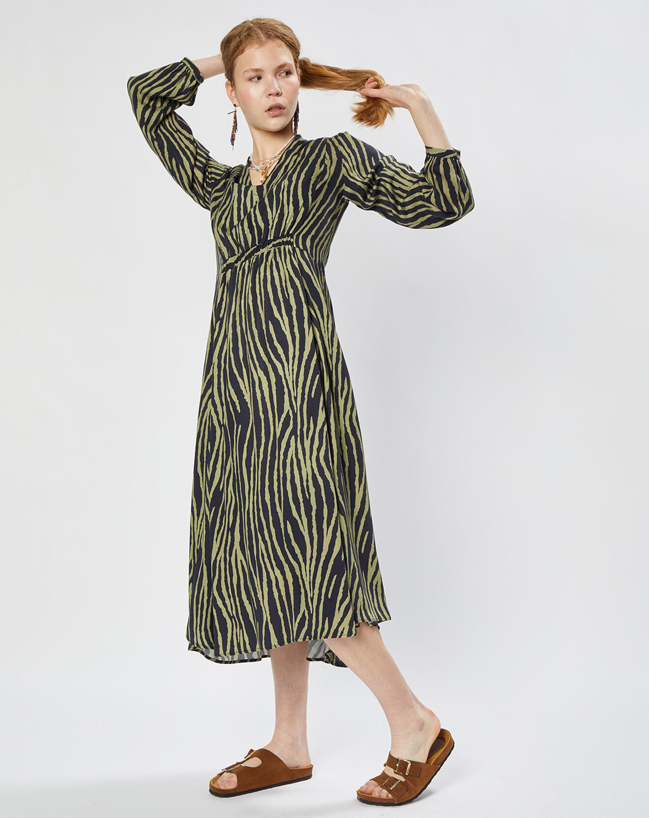 Stella Forest Robe longue Léo à motif animal kaki