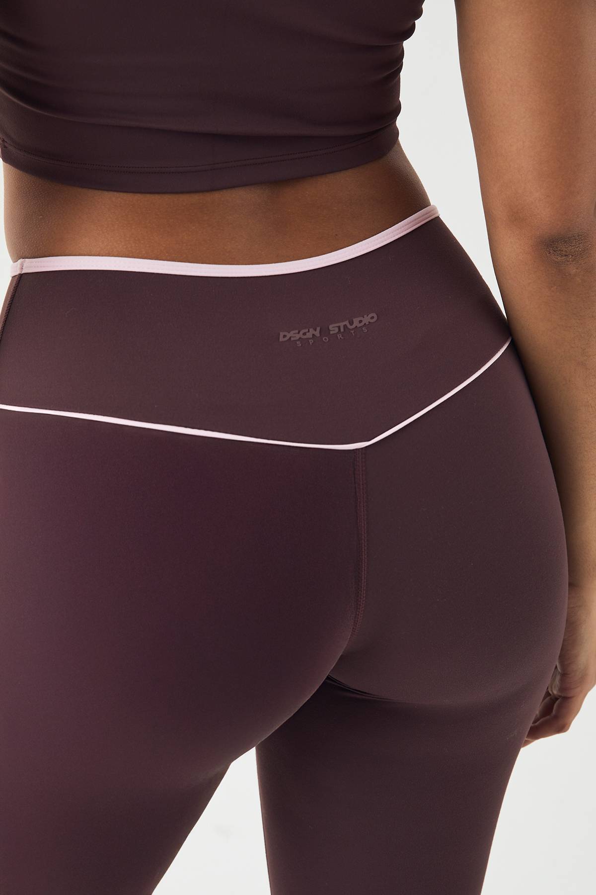 DSGN Studio Sports Legging Taille Haute Ultra Sculpt à Passepoil Contrastant