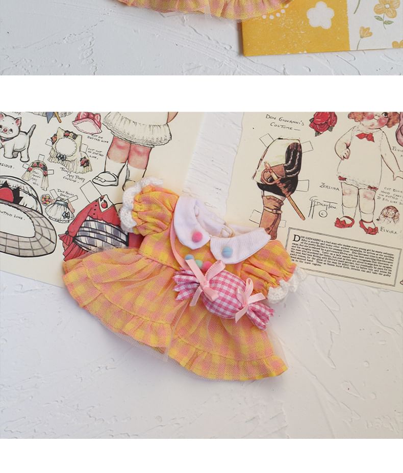 Radrabbit - Poppenkleertjes met lint en ruitjesjurk - 12 cm