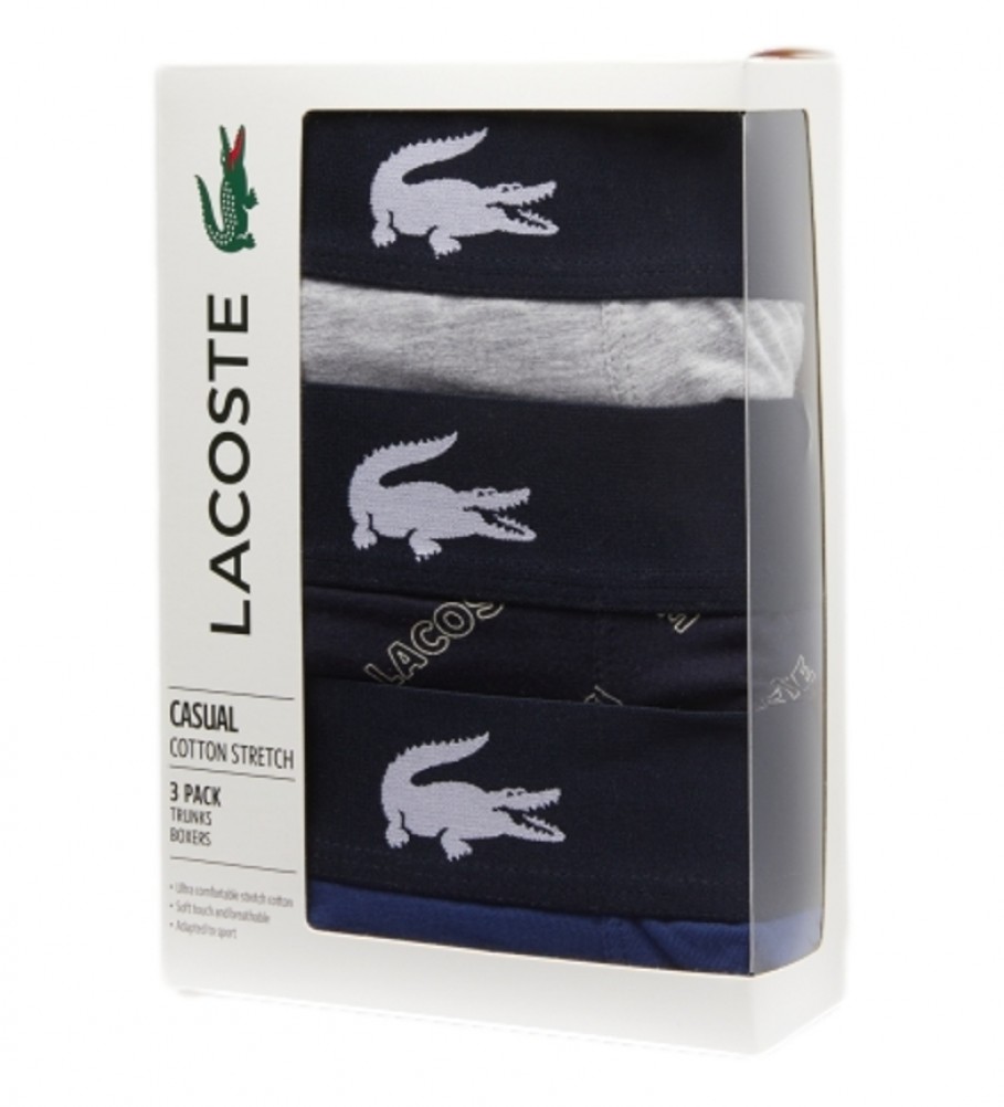 Conjunto de 3 cuecas boxer Lacoste Court nas cores preto, cinza e azul marinho.