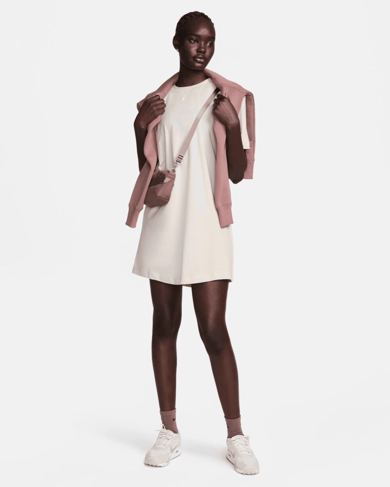T-shirt/Robe Nike Sportswear Essential Blanc pour femme