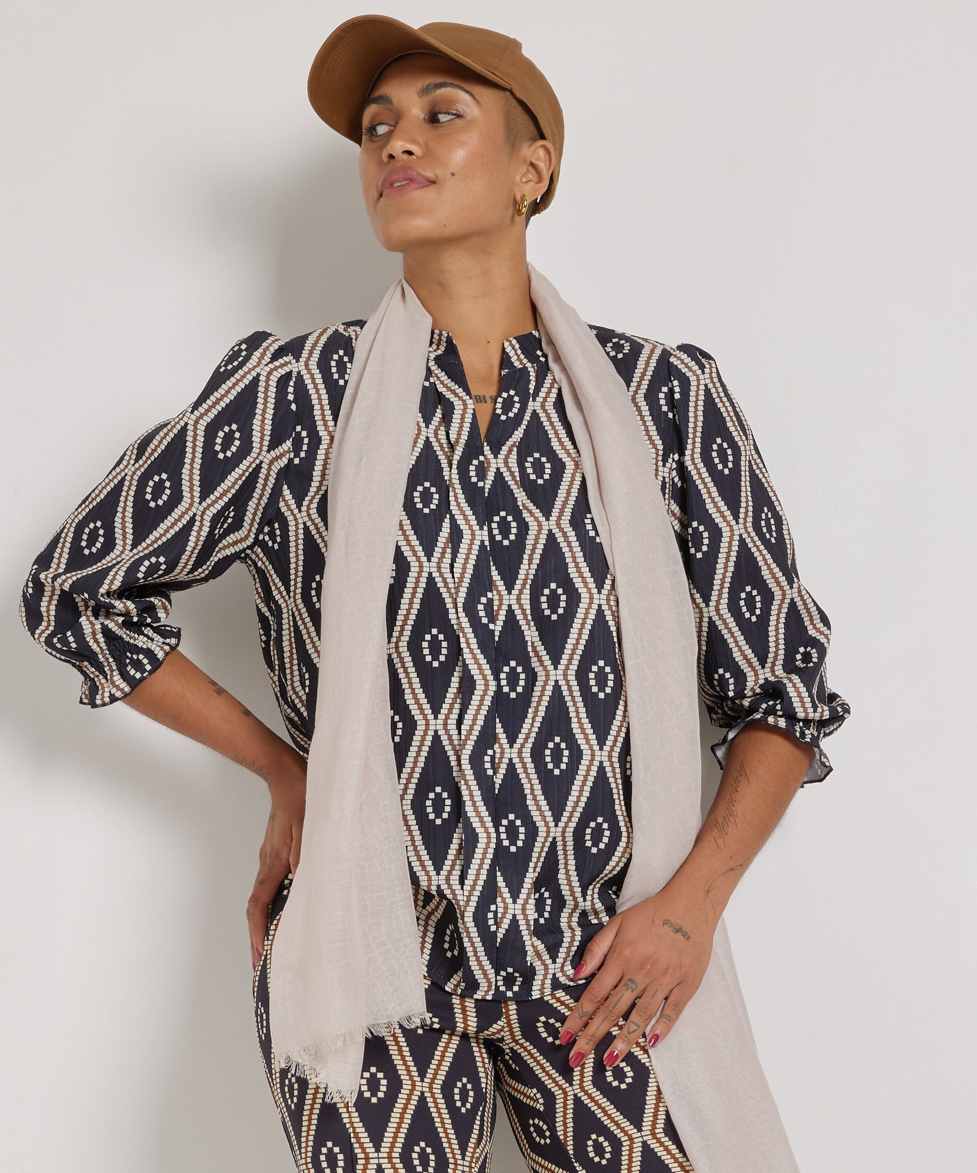 blouse met all-over print