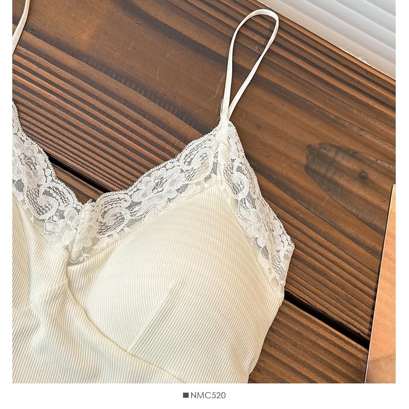 Lemongrass - Cami-top met kanten rand en pad