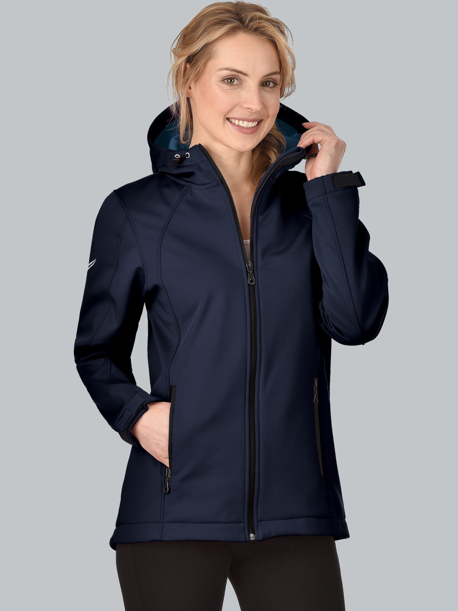 Taillierte Softshell–Kapuzenjacke Navy