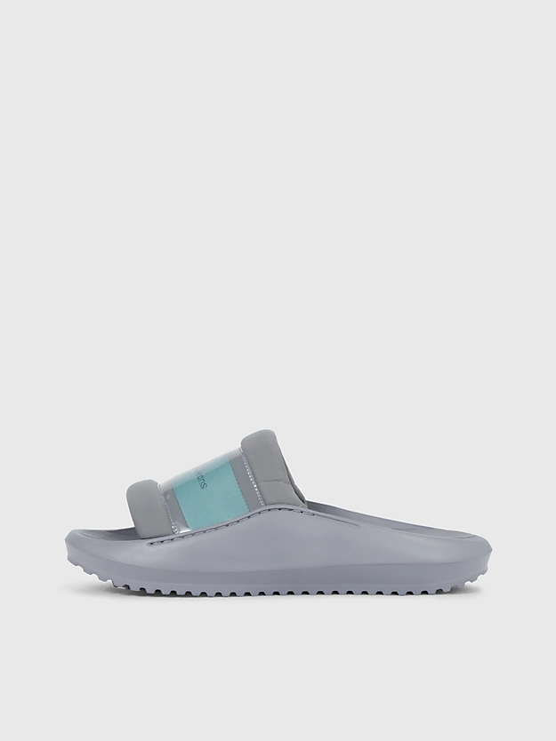 Chinelo com logotipo híbrido