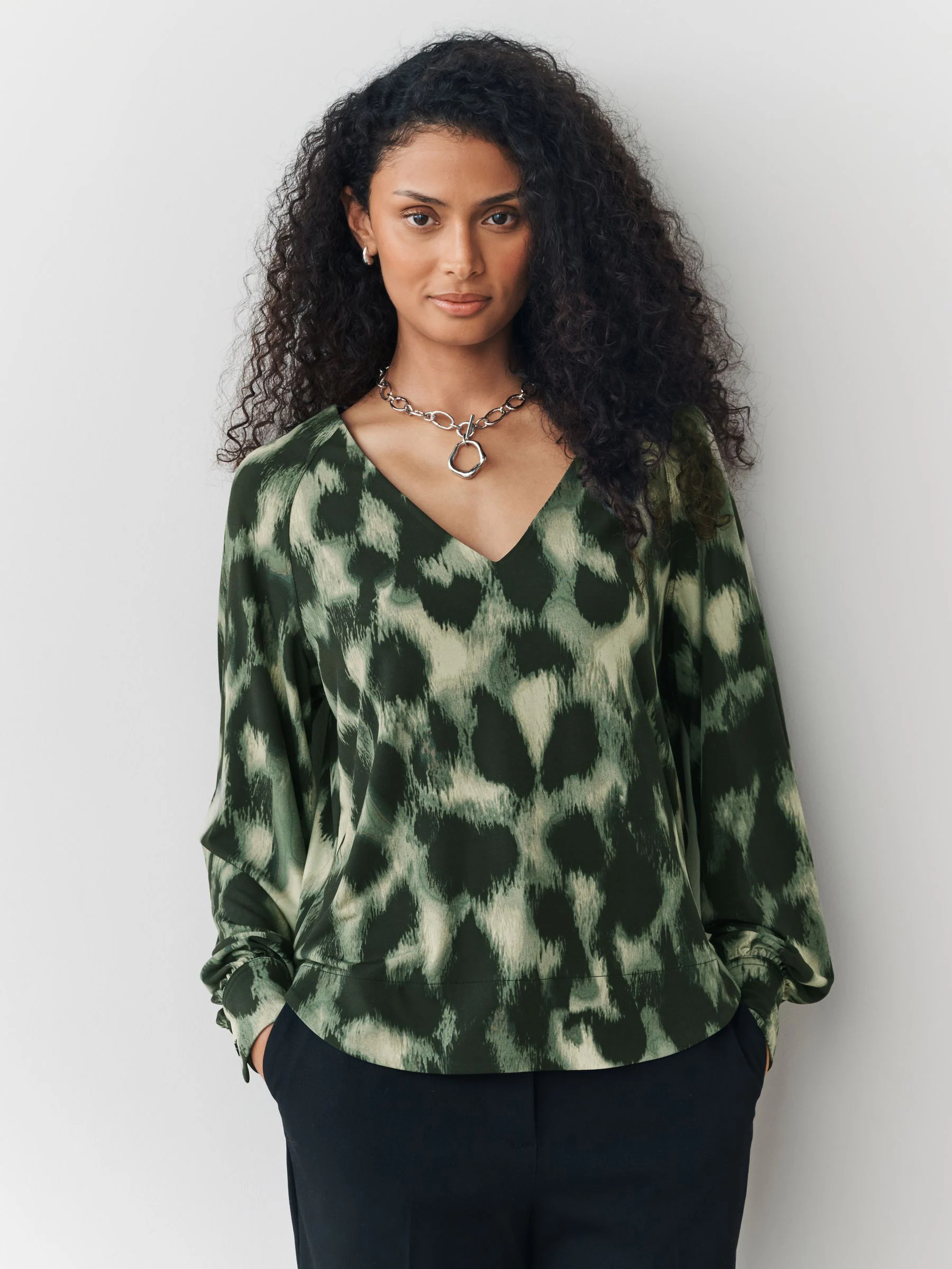 Groen met dierenprint - Long Sleeve V-Neck Jersery Blouse