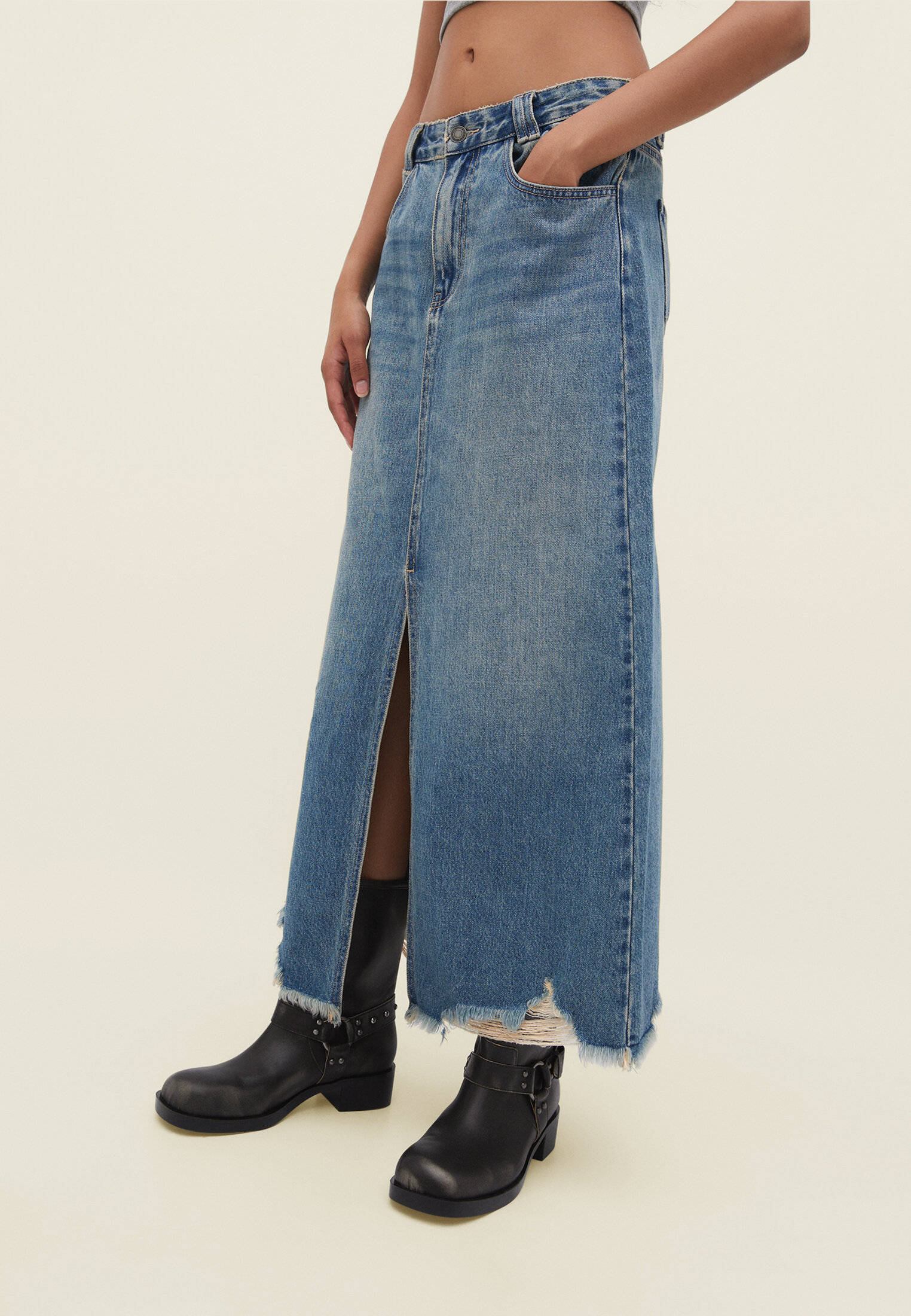 Saia jeans longa com costura frontal