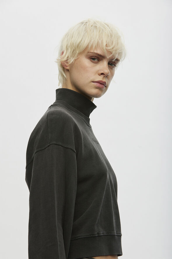 Oval Square Noel Rib Crewneck Black washed