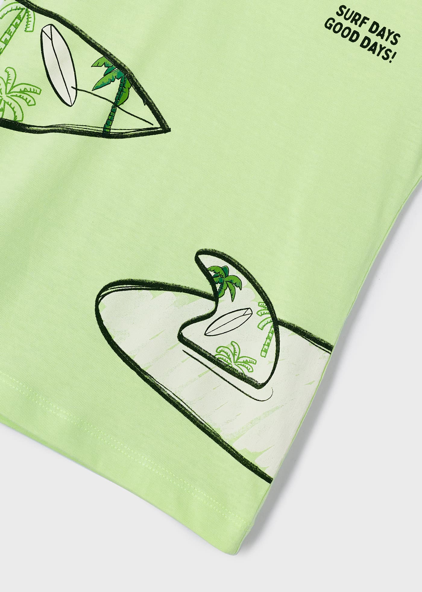 Pijama infantil confeccionado com algodão sustentável.