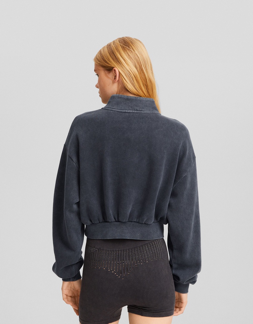 Moletom cropped com efeito lavado