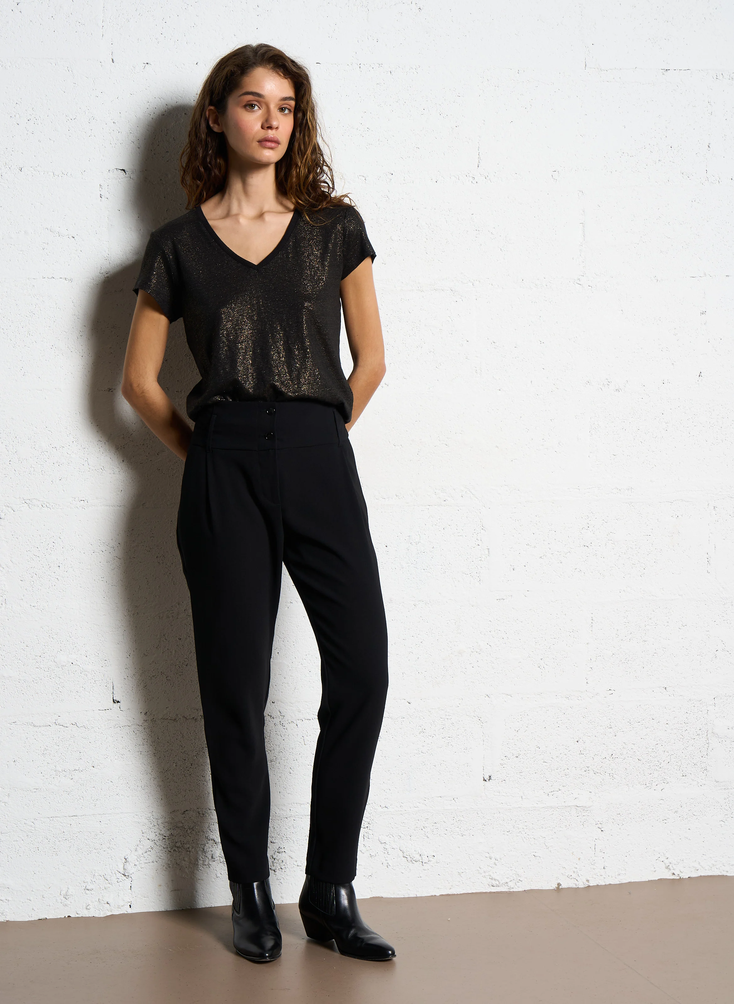 Tee-shirt col V en lin| Noir