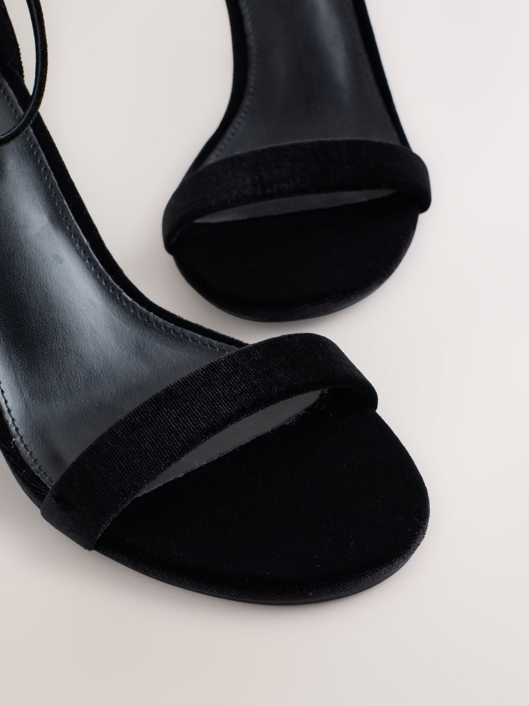 Zwart fluweel - Forever Comfort® Strappy Heeled Sandals
