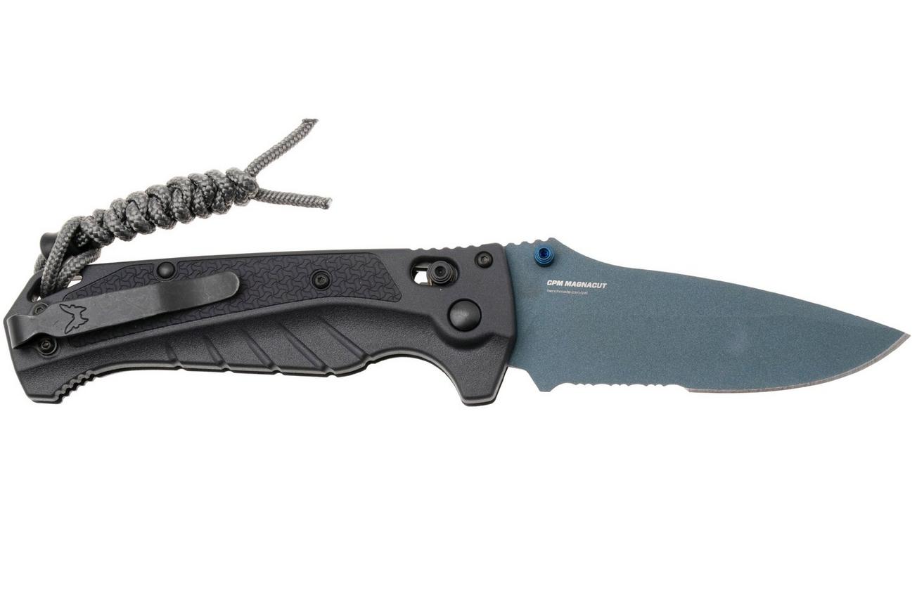 Benchmade Adira 18060SBT-01 Blue Titanium Cerakote CPM MagnaCut, Tempest Gray Grivory, Serrated zakmes